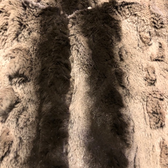 Designer Betsy Johnson faux fur vest! - Picture 6 of 6